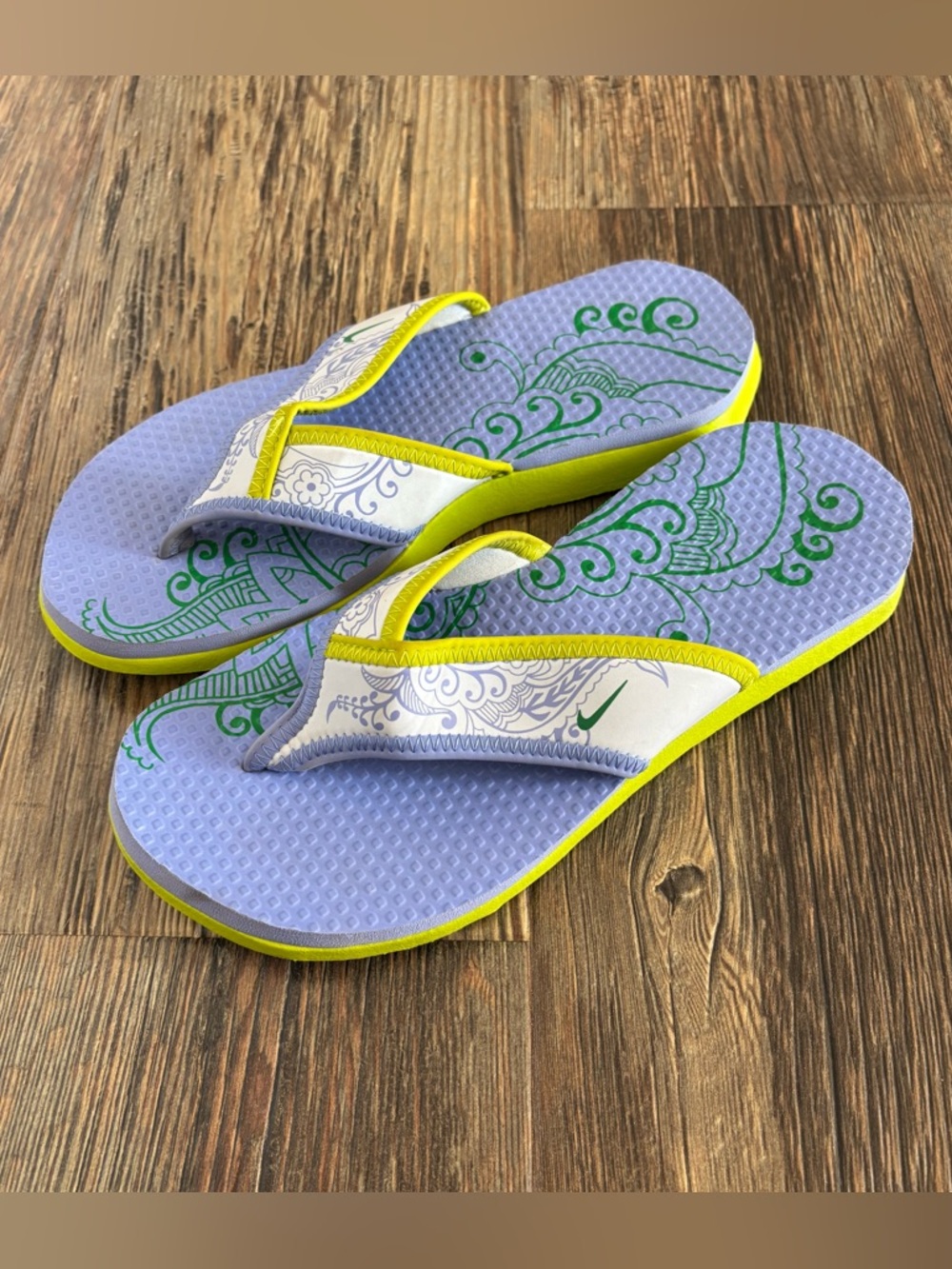 Y2K Nike Flip Flops Sandals Womens 6 Periwinkle Blue Lime Green Henna Pattern